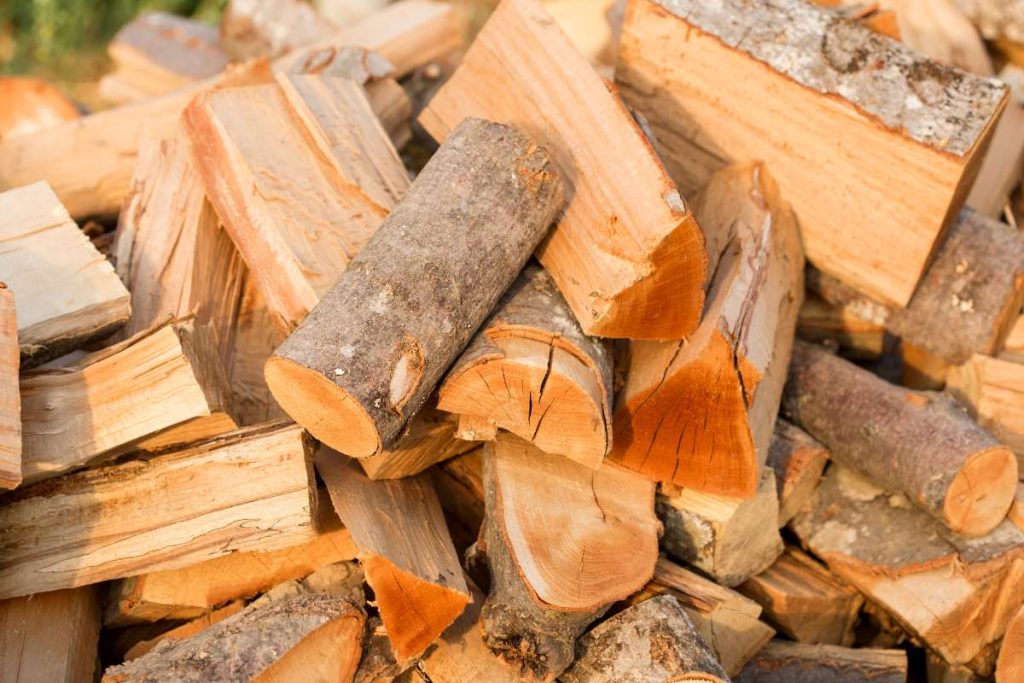 Comment-stocker-du-bois-de-chauffage--1024x683